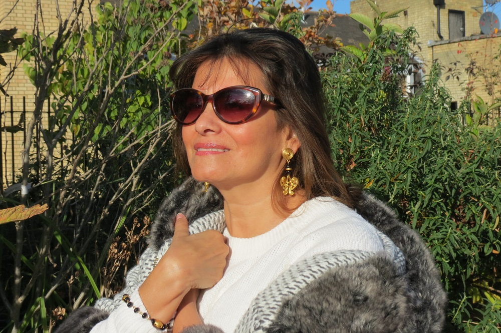Claudia Gonzalez-Gard wearing AMAYA Pre-Columbian jewelery bracelet and earrings in Soho London on a sunny day